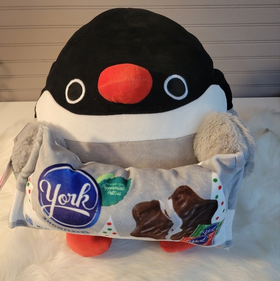 Zuru Snackles Dennis Penguin Plush Toy - Black, Gray, and Red - Picture 1 of 10